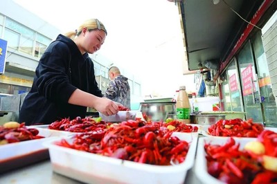 萬人共饗龍蝦宴，一料入魂味無疆